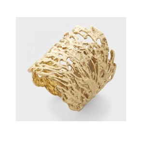 Servilletero Moderno de Aluminio con Diseño de Piña Dorado, Vajilla en Stock para Eventos Festivos y Decoración de Mesa - Product Image 3