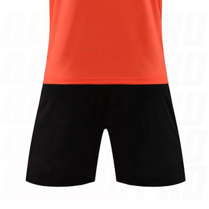 Conjunto de camiseta deportiva de fútbol premium para hombre con camiseta de manga corta y pantalones cortos a juego, uniforme de fútbol transpirable de secado rápido para exteriores - Product Image 4
