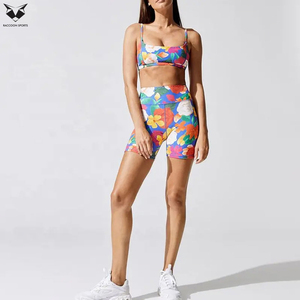 Conjunto de 2 piezas de pantalones cortos deportivos para gimnasio, sublimados, con color y estampado personalizados, el mejor conjunto deportivo para mujer. - Product Image 5