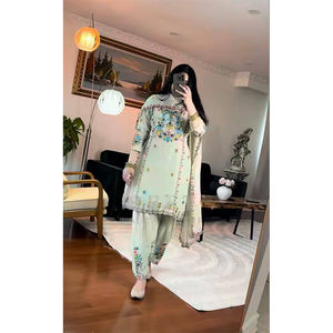 Colección de Diseñador a Precio Accesible: Traje Dhoti Salwar de Seda Chinnon de Estilo Tradicional para Mujer en Venta - Product Image 1