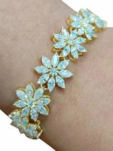 Pulsera de Cadena con Eslabones de Flor y Moissanita Corte Marquesa Chapada en Oro de 14K para Mujer - Product Image 3