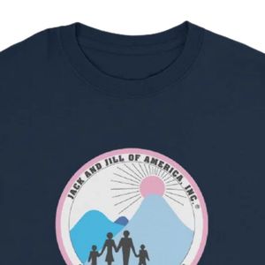 เสื้อยืดแขนยาว Jack and Jill Unisex Crest ผ้าเนื้อนุ่มพรีเมียม คอกลม สไตล์ลำลอง เสื้อยืดแบบสั่งทำได้ สำหรับใส่ทุกวัน ขายส่งเสื้อผ้า - Product Image 3