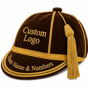 Gorro de Terciopelo Estampado con Diseño Flock 2026, Color Marrón con Borde Dorado y Borla, Logotipo del Nombre del Equipo, Unisex, Adulto, Formal, Ajustable, Estilo Rugby para las Cuatro Estaciones, 100% Terciopelo - Product Image 1