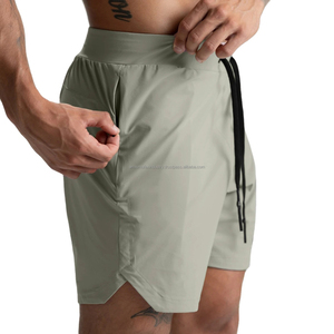 Shorts de sport pour homme, design tendance, décontractés, pour la course à pied et l'entraînement, taille mi-haute élastique, 100% polyester, séchage rapide, respirants, confortables, couleur unie - Product Image 1
