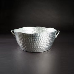 Bañera grande de aluminio con diseño martillado para fiestas, con borde festoneado ondulado y asas laterales de metal para enfriar bebidas en fiestas. - Product Image 4
