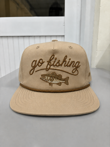 Casquette Snapback Unisexe Kaki à 6 Panneaux avec Logo Brodé 2D Go Fishing, Visière Plate Décontractée et Motif Poisson, avec Cordon - Product Image 1