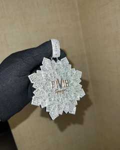 จี้ห้อยคอผู้ชายสุดหรู FIVIB Snowflake Moissanite เงินแท้ 925 ชุบทอง 18K ประดับเพชรทรงบาแกตต์แบบไมโครเพฟ - Product Image 2