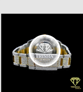 Montre en or jaune haut de gamme entièrement sertie de pierres de moissanite VVS étincelantes et au style classique - Product Image 3