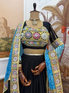 Vente en gros VYANI RR-16 Lehenga Choli Navratri en tissu rayonne à manches longues, broderie et travail de miroirs, entièrement cousu, Chaniya de créateur - Product Image 3