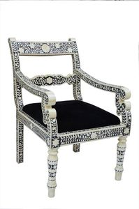 Elegante Silla de Resina con Incrustaciones de Hueso que Exhibe Motivos Intrincados, Asiento de Alta Gama para Interiores de Diseño - Product Image 4