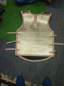 Armadura de Latón de Estilo Artesanal Antiguo, Chapada en Oro, Inspirada en la Armadura Romana, Protección Completa del Pecho para Coleccionistas y Reenactaciones - Product Image 2