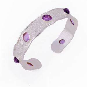 Bracelet jonc ajustable fait main en améthyste texturé géométrique, plaqué argent/or/or rose, bijou tendance et affirmé - Product Image 5