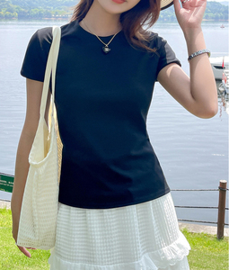 เสื้อยืดแขนสั้นคอกลมสีทึบสำหรับผู้หญิงทรงเข้ารูปลำลองผ้าฝ้ายเจอร์ซีย์สวมใส่ได้ในฤดูใบไม้ผลิฤดูร้อน - Product Image 4