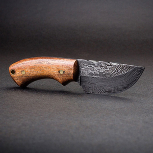 Couteau de chasse artisanal en acier Damas, lame fixe professionnelle, manche en bois, personnalisation OEM, prise en main confortable - Product Image 2