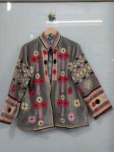 Veste brodée Suzani jaune moutarde, broderie florale d'art populaire, vêtements ethniques bohèmes pour femmes, vêtements de mode boutique - Product Image 2