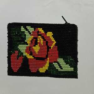 Porte-monnaie perlé fait main : motif rose en verre tchèque - Product Image 6