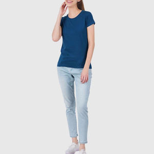 Nueva camiseta básica de diseño sencillo, cuello redondo, ajustada, suave, de algodón blanco, estilo crop top para mujer. - Product Image 4