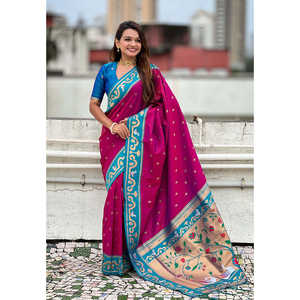 ผ้าไหมพิธานีลายแมเจนต้า ซารี วูเอน ราจฮันส์ ซวอน พร้อมผ้าคลุมไหล่ทอมืออินเดียคุณภาพพรีเมียม น้ำหนัก 650 กรัม ผลิตภัณฑ์ทอระดับเอลีท - Product Image 1