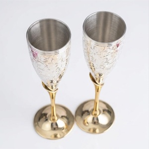 Juego de Copas de Champán de Lujo Plateadas en Plata Alemana, Hechas a Mano con Grabado Floral, Copas de Vino Metálicas para Bodas y Banquetes a Bajo Precio - Product Image 4