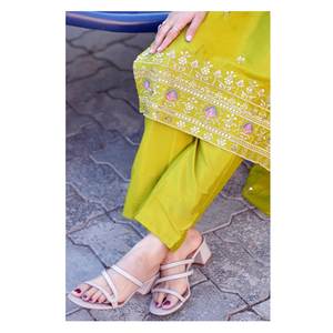 Ensemble de costume pour femme de créateur avec pantalon brodé et dupatta, travail brodé élégant - Product Image 6