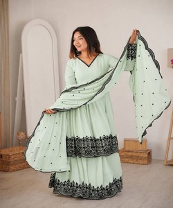 Conjunto de Kurta y Palazzo Tradicional Verde Menta para Mujer con Bordado Negro, Estilo Holgado hasta el Suelo, Estilo India Pakistán 83588 SP-71 - Product Image 1