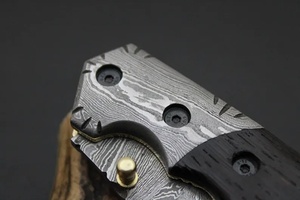 Couteau pliant tactique en acier Damas de qualité industrielle Pasha Enterprises, manche en bois noir, pour le camping en plein air, OEM - Product Image 4