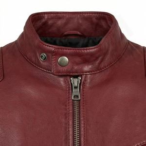 เสื้อแจ็คเก็ตหนังสไตล์ไบค์เกอร์สำหรับผู้ชาย ดีไซน์ปกเสื้อแบบเชิ้ต ปลายแขนเสื้อเปิด ปรับแต่งได้ตามต้องการ พร้อมอุปกรณ์ป้องกันสำหรับขี่รถ สามารถเลือกสีได้ - Product Image 4