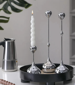 Porte-bougie conique moderne en métal argenté, grand support décoratif pour bougies, idéal pour la décoration intérieure, la table, la salle à manger, ou comme centre de table de mariage. - Product Image 4