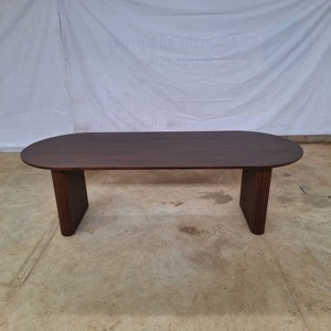 Table à manger ovale en bois massif de luxe moderne avec base cannelée élégante, meubles sur mesure d'Indonésie - Product Image 1