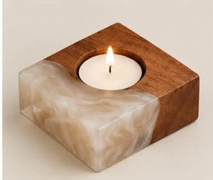 Porte-bougie unique en bois et résine pour une élégante décoration de table - Product Image 5