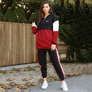 Ensemble de survêtement décontracté deux pièces pour femme, nouveau, vente en gros personnalisée, avec short et épaules tombantes, en nylon/coton - Product Image 4