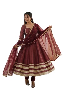 Traje Anarkali PRYOSHA EXPORT ZF5017, Tradicional, Color Granate, con Dupatta de Organza, Bordado Intenso, para Invierno, Graduación, Bodas y Fiestas - Product Image 2