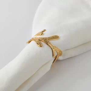 Anillo para Servilletas con Forma de Hoja Dorada, Latón, Decoración Moderna para Mesa, Boda, 4.5cm de Ancho - Product Image 3