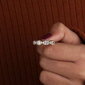 Anillo apilable de diamantes cultivados en laboratorio con corte ovalado para mujer, oro macizo de 14 quilates, regalo de compromiso moderno y sorpresa para novias - Product Image 4