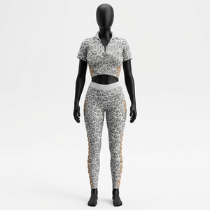 Conjunto coordinado de top corto y pantalón de lujo en algodón elastano de 260 GSM, marrón y rosa, con paneles cosidos, detalles de encaje y logotipo personalizado. - Product Image 4