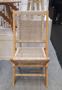 Chaise pliante Iris en teck massif avec cadre en rotin synthétique, design traditionnel pour une utilisation en extérieur dans le salon et l'hôtel - Product Image 2