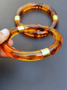 Brazalete Artesanal Moderno de Resina de Tortuga con Unión de Latón y Acrílico Ámbar Transparente, Apilable, Joyería Minimalista para Mujer - Product Image 3