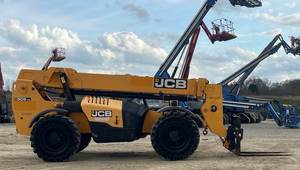 Chariot télescopique JCB d'occasion 509-42 / 509-45TC - Hauteur de levage 12,813,7 m - Capacité 3 000 kg - Hauteur de levage des fourches 90 mm - Tout-terrain - Product Image 4