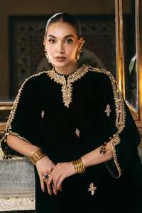 Vestido de Noche/Boda de Terciopelo Negro Largo hasta el Suelo con Corte en A, Manga Casquillo y Bordado a Mano, Cintura Natural - Tendencias 2026 - Product Image 6