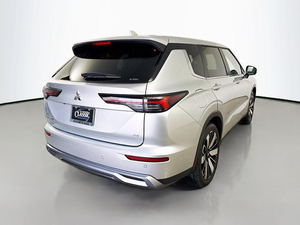 PREMIÈRE MAIN TROUSSURE 2025 MITSUBISHI OUTLANDER SE 2.5 S-AWC VOITURE D'OCCASION EN BON ÉTAT - Product Image 2