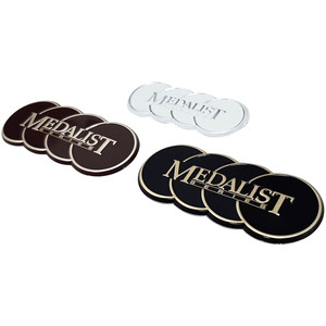 Placa de Identificación Metálica con Logotipo Grabado, Etiquetas de Color Personalizadas (Negro, Blanco, Marrón) para Marca y Identificación de Producto - Product Image 1
