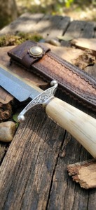 Cuchillo Bowie de Acero de Damasco Hecho a Mano, Hoja de Punta Caída, Mango de Cuero, Funda de Cuero, para Caza y Uso al Aire Libre - Product Image 2