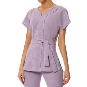 Tunique noire à col en V pour femme avec ceinture et manches courtes, en polyester respirant, idéale pour les uniformes de salon ou d'infirmière - Product Image 2