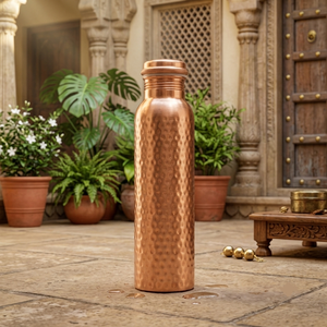 Botella de Agua de Cobre Puro Martillada a Mano, Artículos para Bebidas Ayurvédicas para el Hogar, Yoga y Oficina - Product Image 1