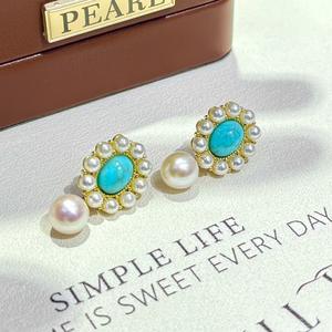 Boucles d'oreilles tournesol turquoise avec petites perles d'imitation presque rondes de 7-8 mm, bijoux de haute qualité - Product Image 3