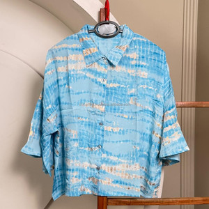 2025 Venta caliente de moda de talla grande para mujer Casual manga acampanada Top estampado con botones con blusa étnica y floral frontal - Product Image 2