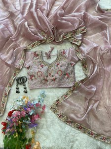 Sari en soie de luxe pour femme, orné de perles élégantes faites à la main et d'un bordure brodée, avec un haut brodé inclus. - Product Image 5