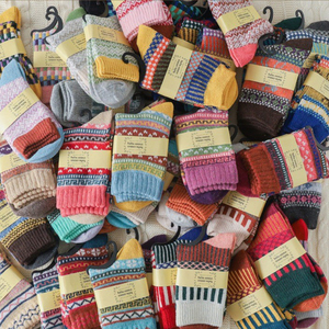 Chaussettes longues rétro pour femmes, en laine épaisse et chaude, rayées, tricotées, style national personnalisé, collection automne-hiver, vente en gros - Product Image 5