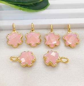 Colgante de Calcedonia Rosa de 10 mm con Baño de Oro, Joyería con Dijes de Piedras Preciosas - Product Image 1
