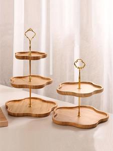 Support à gâteau élégant en bois avec base classique sur piédestal pour la présentation en pâtisserie et la décoration d'événements - Product Image 6